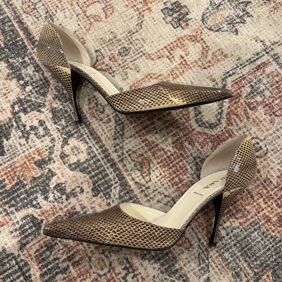 Authentic Prada Snakeskin Pointed Toe Pumps, Size 9.5 / IT 39.5 - Picture 11 of 12